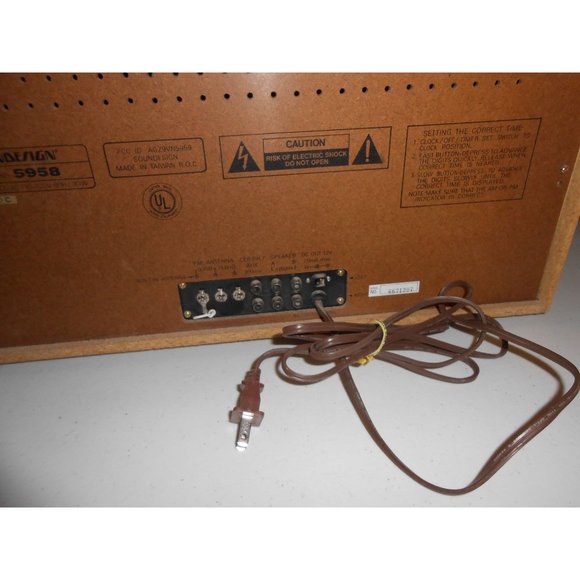 SOUNDESIGN 5958 AM/FM Stereo Receiver w/ Cassette Recorder/Player 8 track Player - Picture 11 of 12